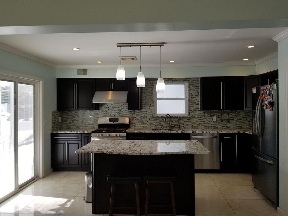1st image of 126 Bayview Ave