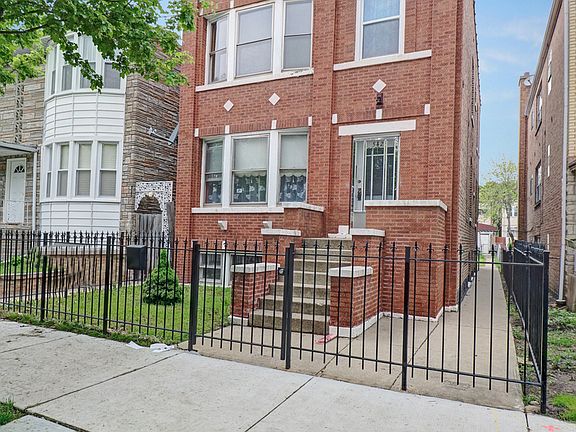 2nd image of 5422 W Wrightwood Ave