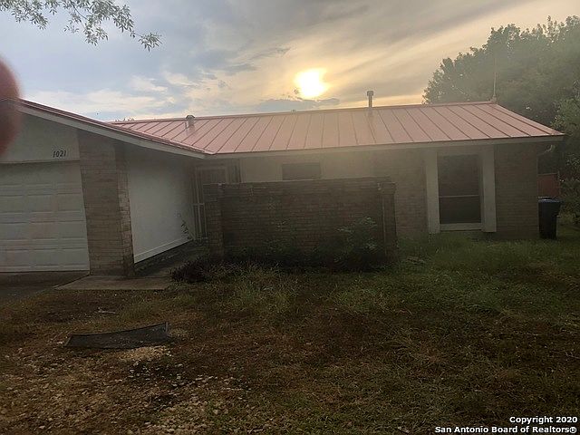 1st image of 1021 Hickory Trail St