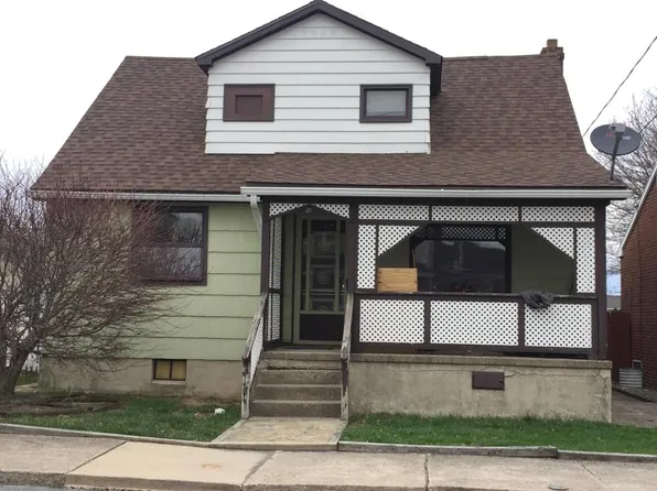 21 Center St, Kelayres, PA 18231