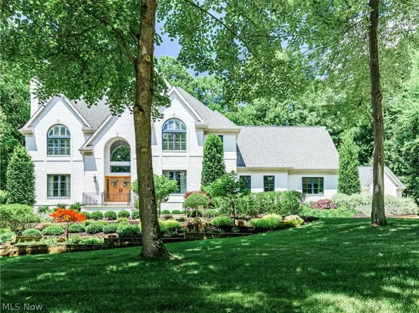 3773 Mapleleaf Hill Dr, Akron, OH 44333