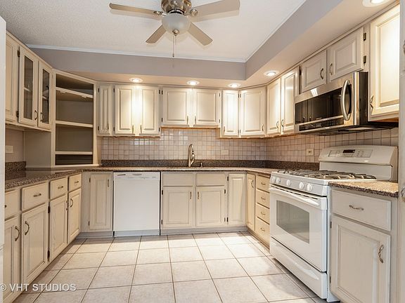 3rd image of 14602 Aspen St