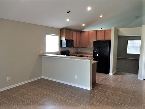 5th image of 1360 Woodlawn Dr