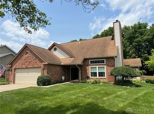 323 Meadowgrove Dr, Englewood, OH