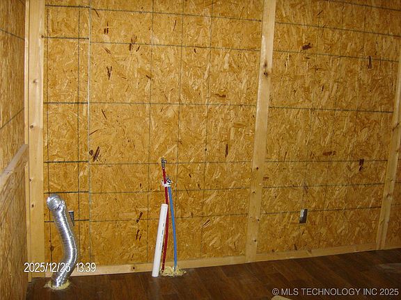 5th image of 113 W Chickasaw St