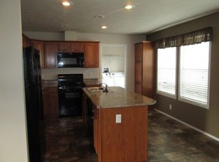 23180 Grey Gables Dr, Clinton Twp, MI 48036
