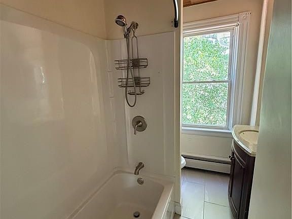 4th image of 77 Princess Ave