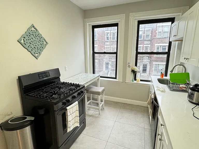 100 Linden St #6 — Photo 13