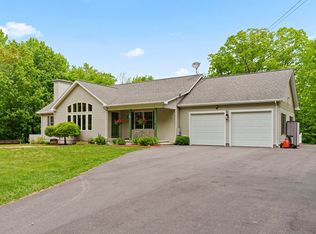 62 New State Rd, Montgomery, MA 01085