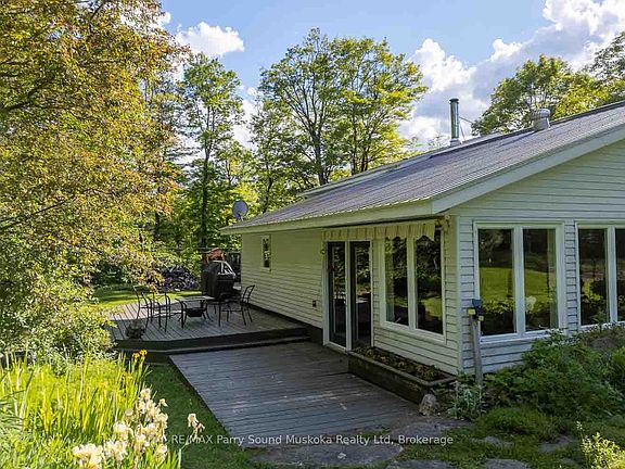 2nd image of 1284 Horn Ln