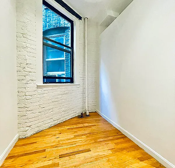 516 E 11th St #3B — Photo 7