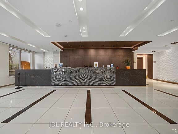 4th image of 7165 Yonge St #902