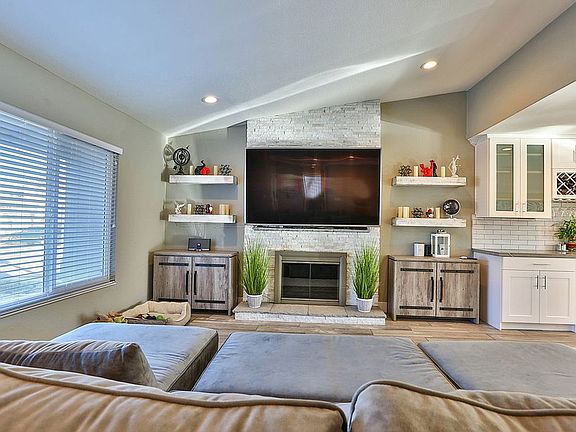 5th image of 17205 Grand Prix Way