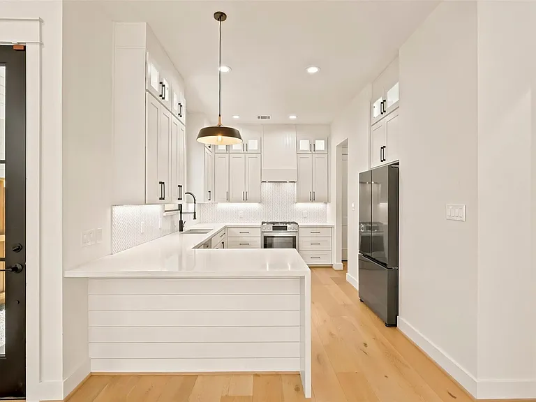 1435 Lawrence St — Photo 7