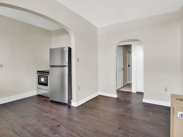 110 E Market St #6