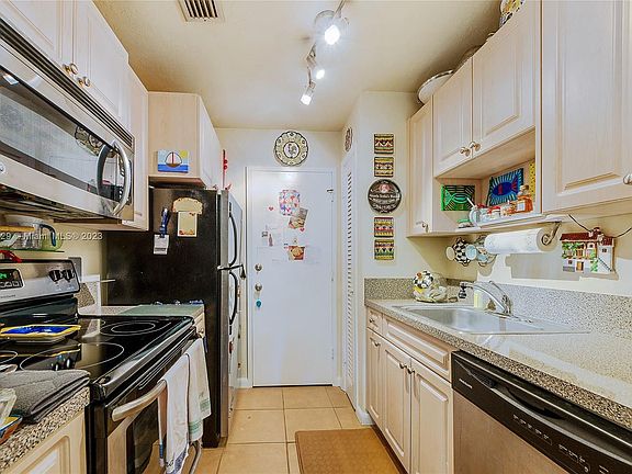 4th image of 1205 Mariposa Ave APT 316