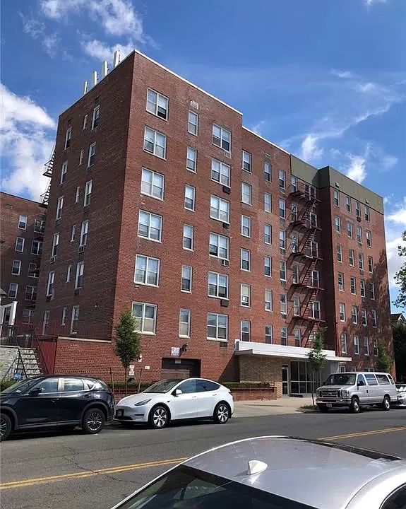 1st image of 735 Avenue W