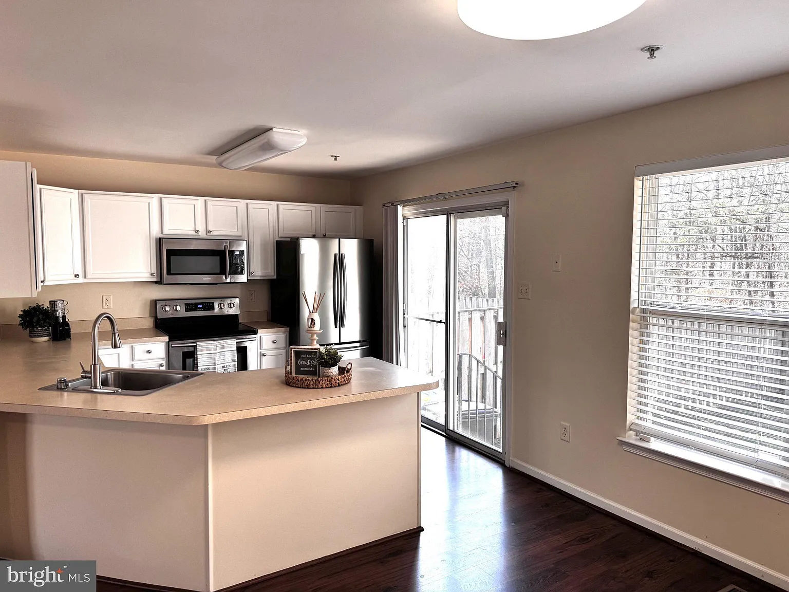 3 bed, 4.0 bath, 1540 sqft, $2,800 — Photo 3