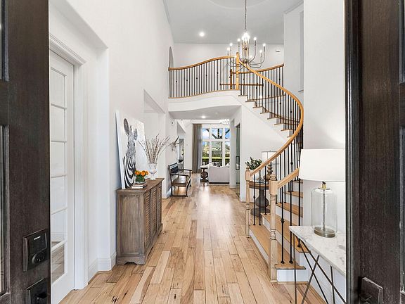 4th image of 42 Jaden Oaks Pl