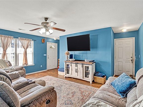4th image of 104 Claymoor Ct