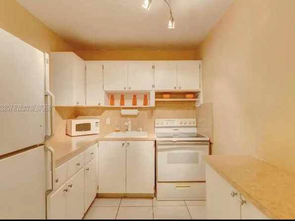 2837 Pierce St APT 10, Hollywood, FL 33020