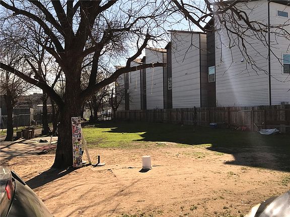 2nd image of 2307 Coronado St