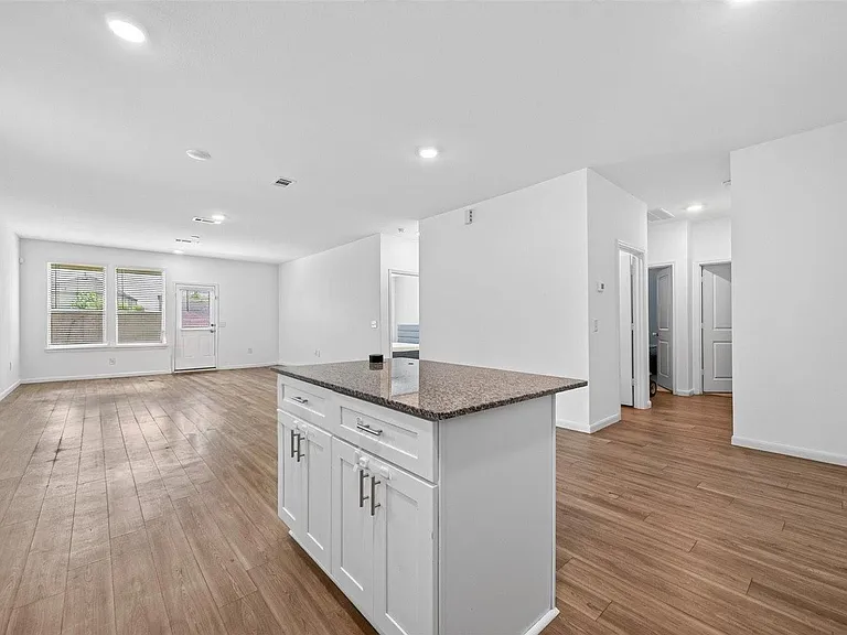 8111 Star Terrace Dr — Photo 10