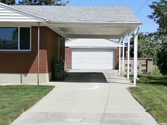3rd image of 3630 W El Glen Ave