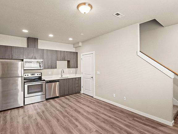 4th image of 7625 SE Milwaukie Ave #3