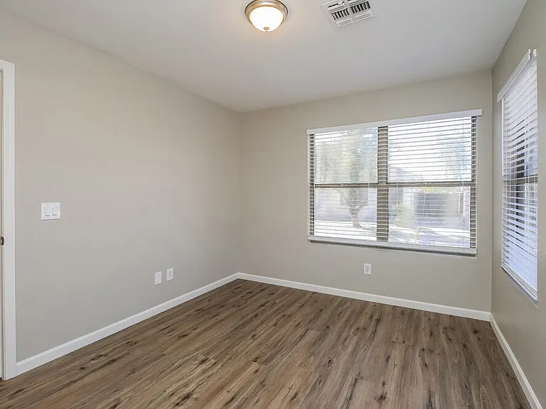 2229 E 35th Ave — Photo 13