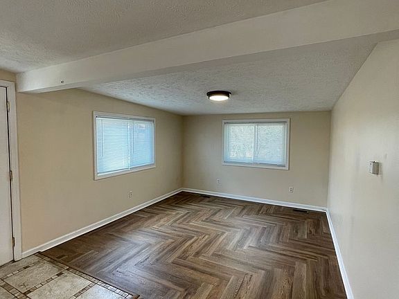 4th image of 121 Parchmount Ave APT D