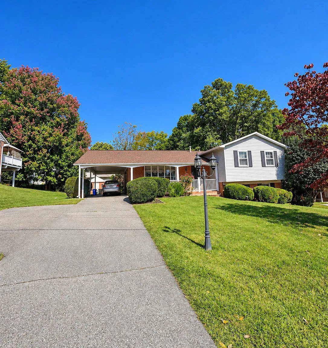 5 bed, 3.0 bath, 2438 sqft, $3,500 — Photo 1
