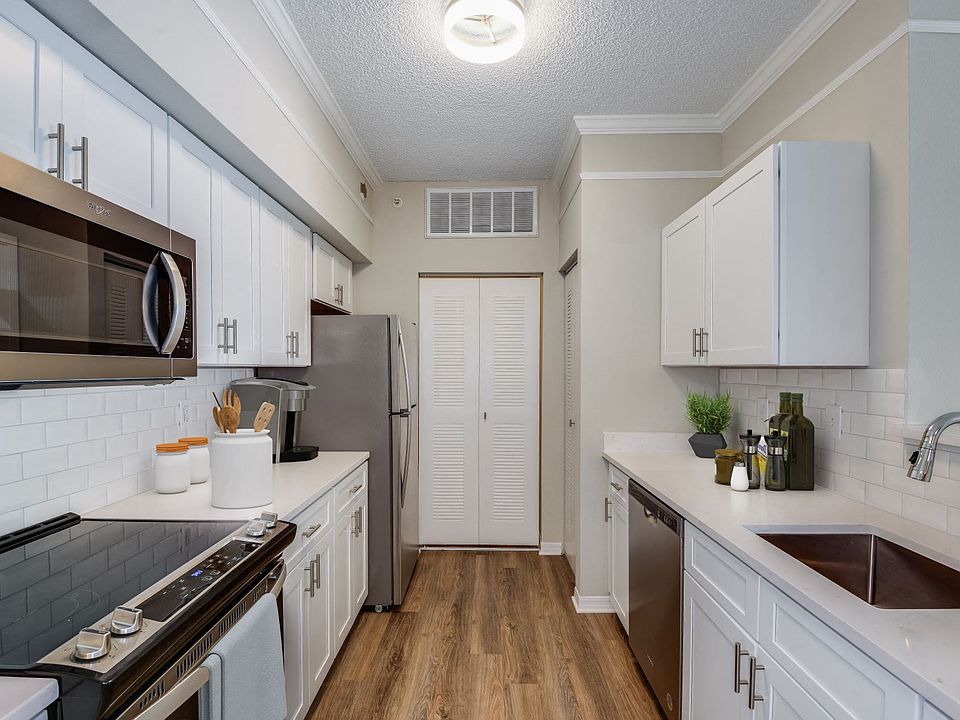 Deluxe Kitchen