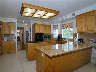 Open and airy kitchen...big enough for all!