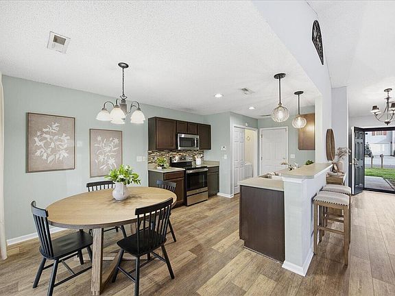 3rd image of 211 Border Rd