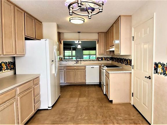 4th image of 413 Chula Vista Ave