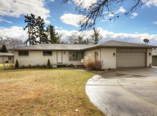 10075 Cedar Shrs, White Lake, MI