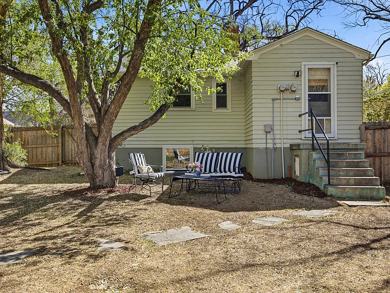 817 Mathews St — Photo 22
