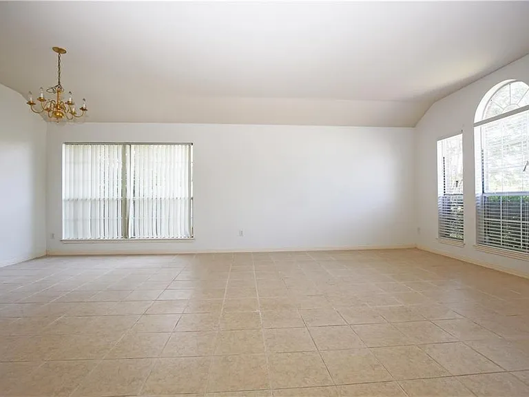 309 Country Aire Dr — Photo 7