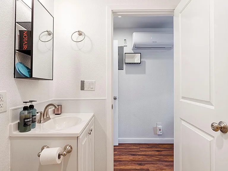 515 Mountain View Ave #D — Photo 4