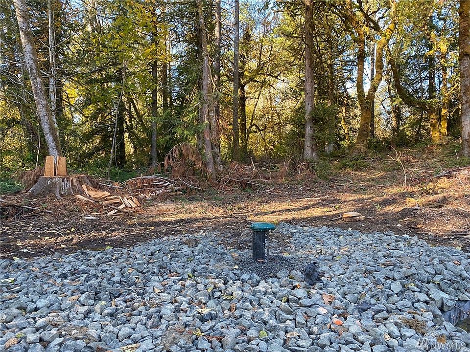 2nd image of 601 E Libby Rd