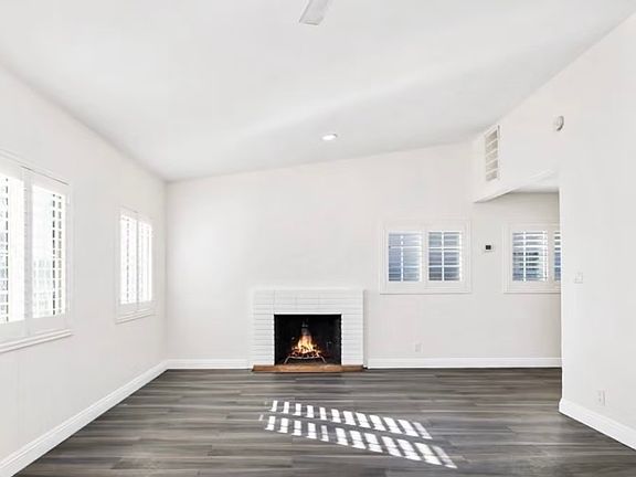 4th image of 425 Willow Ave #425
