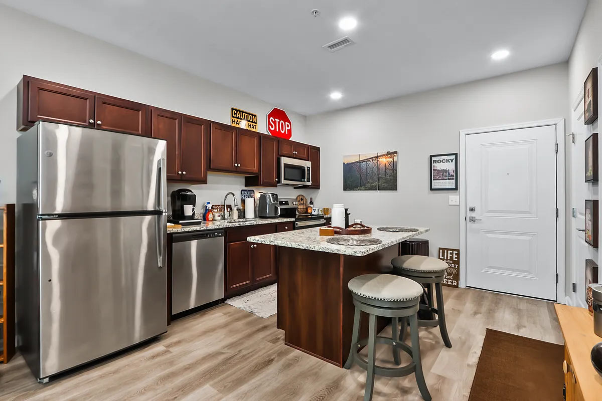 Building Photo - Lofts at Sand Springs