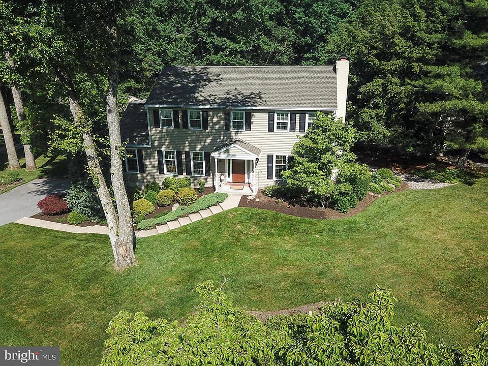 1st image of 405 Brookwood Dr