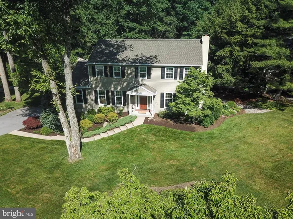 405 Brookwood Dr, Downingtown, PA 19335