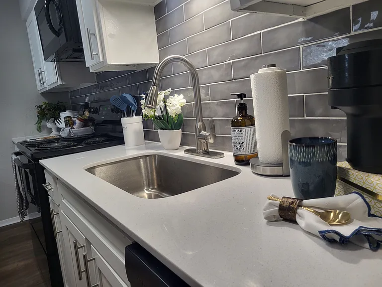Lavera at Lake Highlands — Photo 14