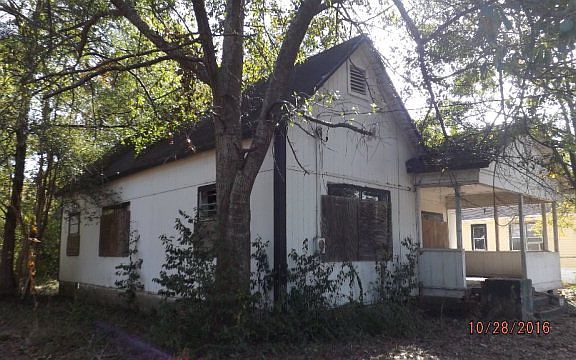 2nd image of 211 N Oak St
