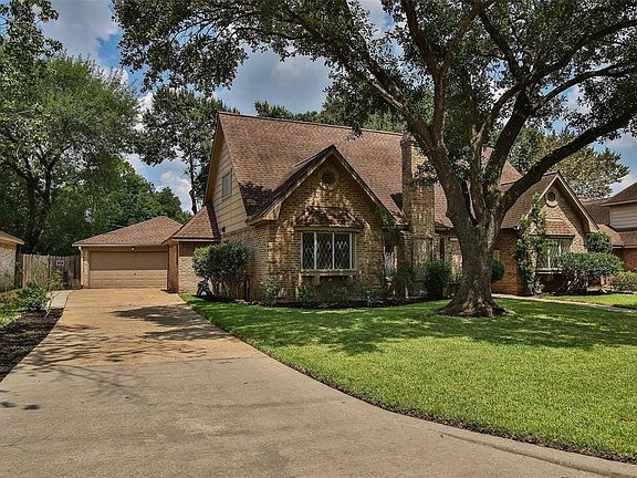 Single lane driveway widens leading up to your 2 car garage!