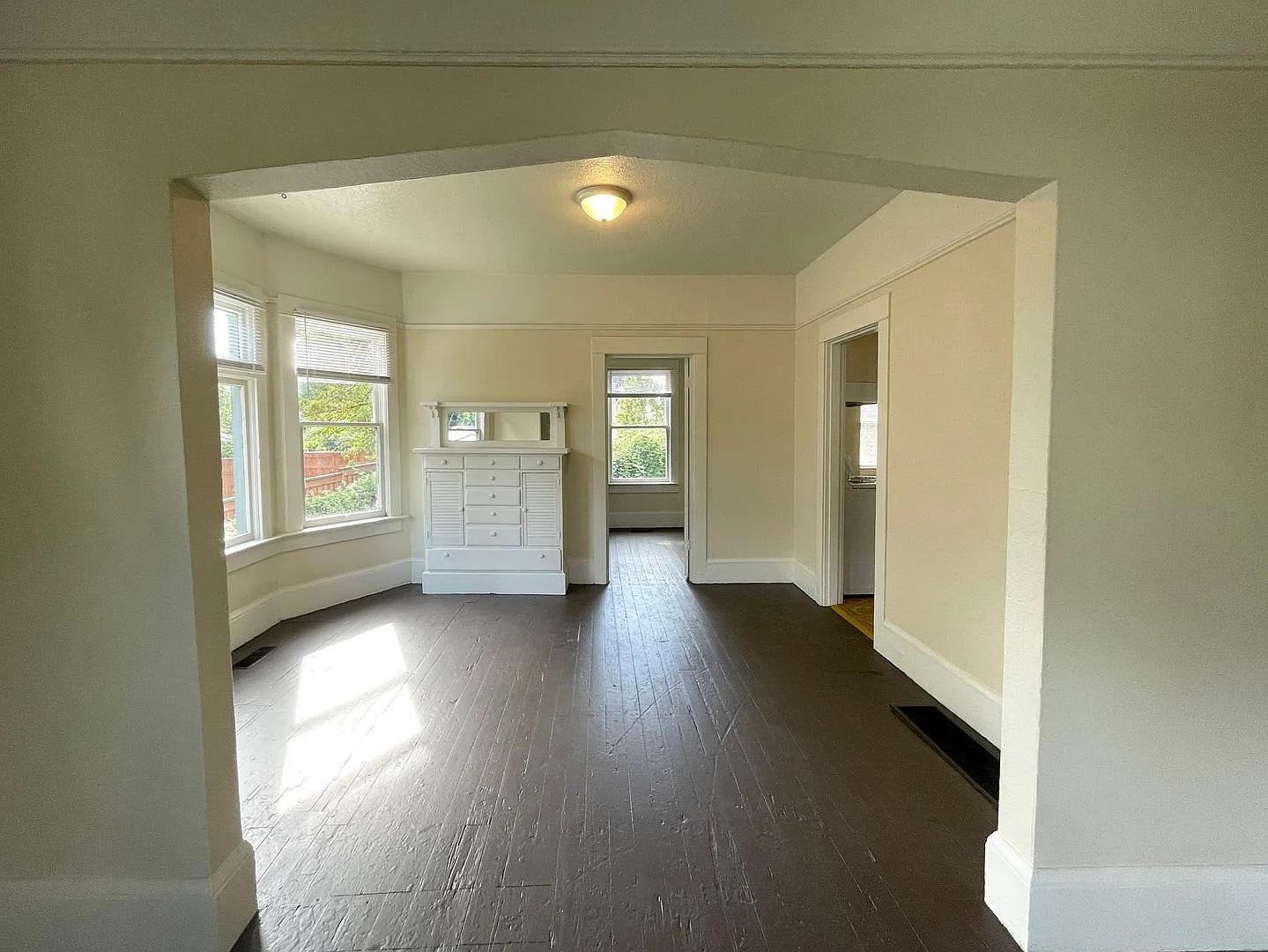 Classic Farmhouse-Style 4-Bedroom with Covered Porch, Huge Windows, Fenced Yard — Photo 4