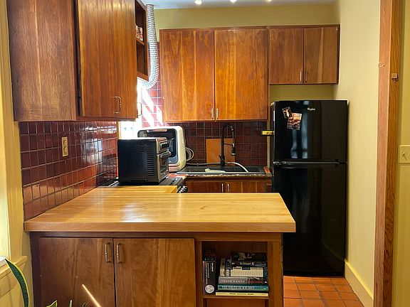 3rd image of 39 Lee St APT 5A